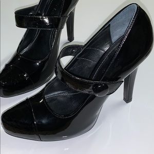 Gianni Bini Black Heel Size 8